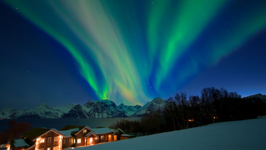 NORTHERN LIGHTS FROM LYNGEN LODGE